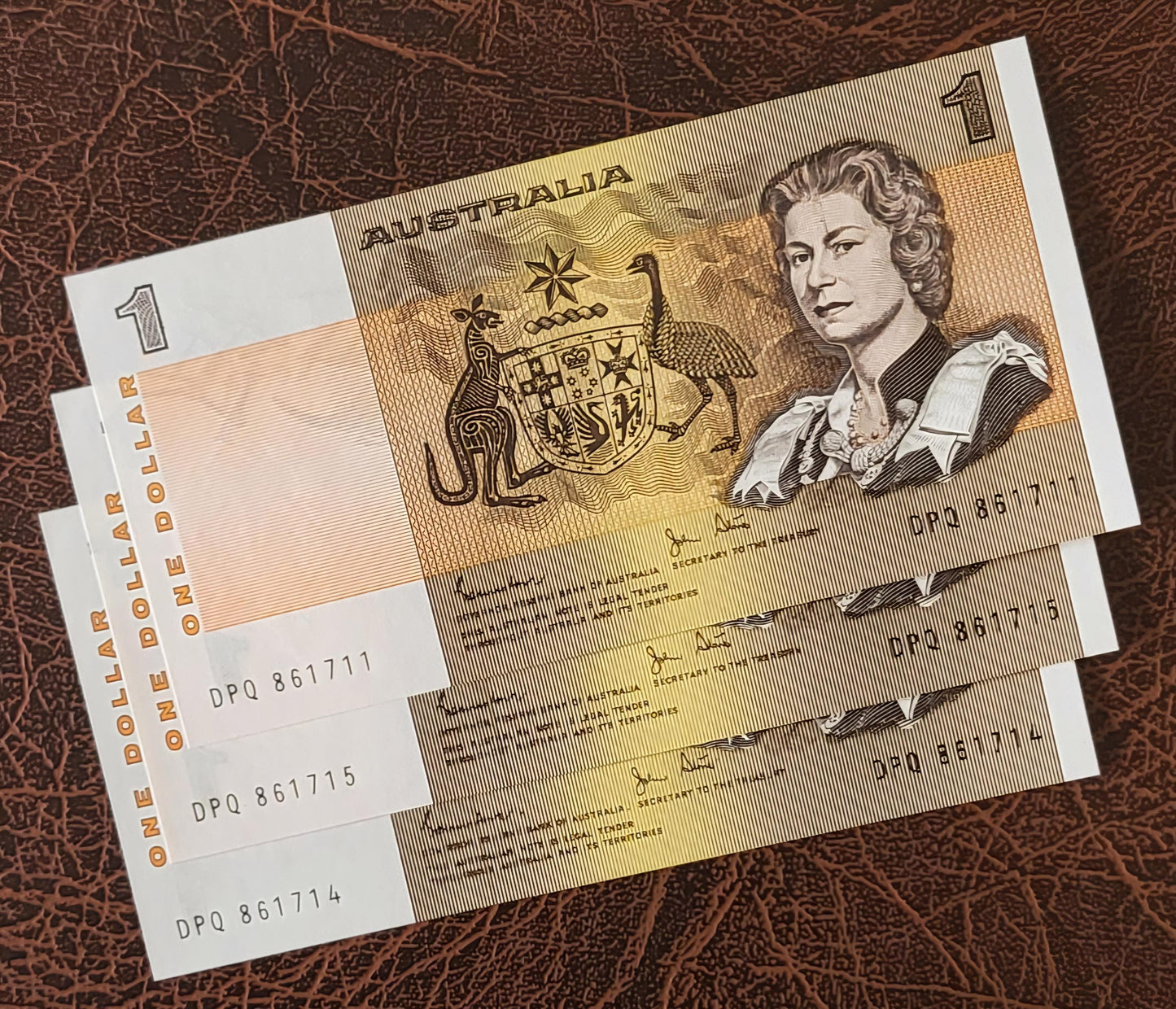 One Dollar 1983 Australia Uncirculated UNC P 42d