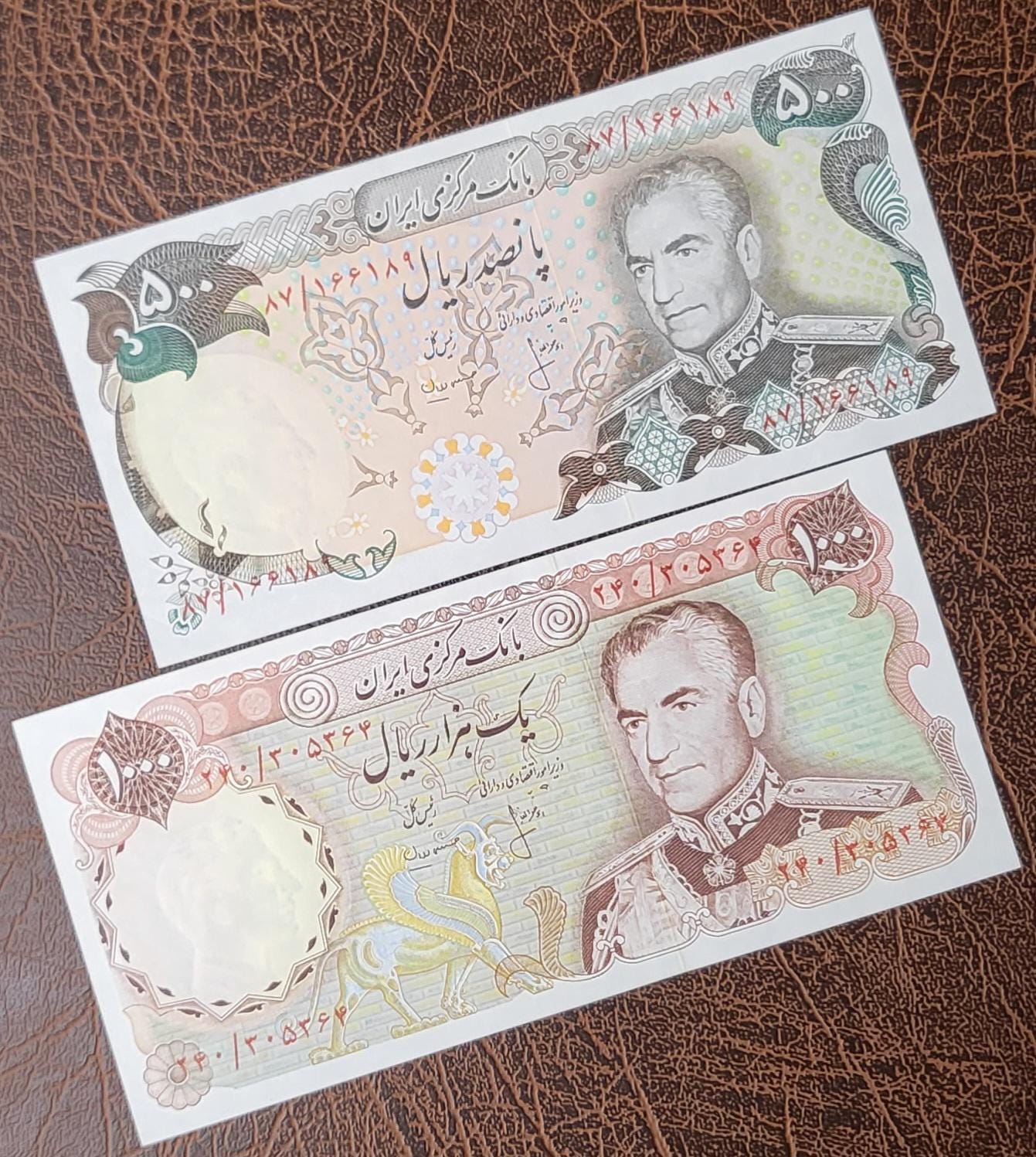 Set of 500 and 1000 Rial 1974 Pahlavi Persian note Uncirculated Gem P104 P 105 (Rare in this quality)