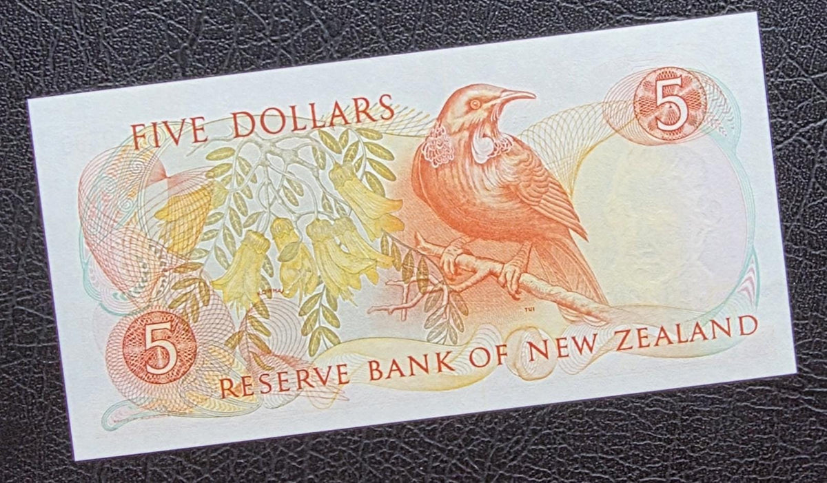 Five Dollar 1989- 1991 Newzealand Gem Uncirculated UNC (Low serial number)