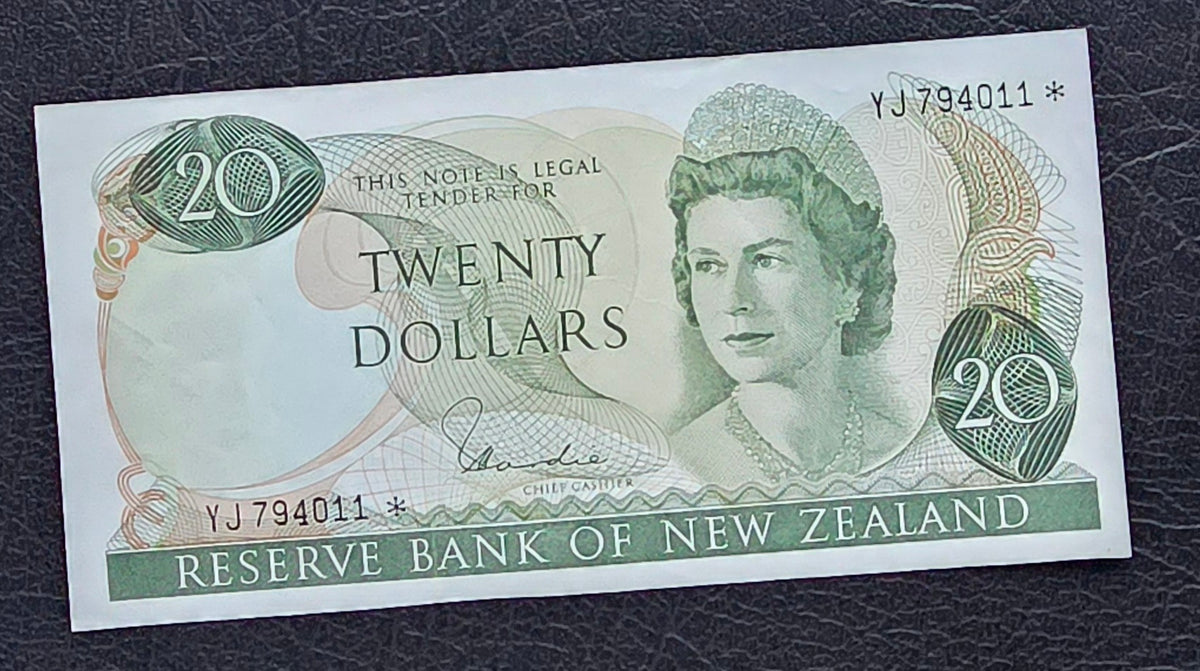 20 Dollar 1968- 1975 New Zealand notes Hardie Sign. About Uncirculated (AUNC) (*Star Replacement) Rare