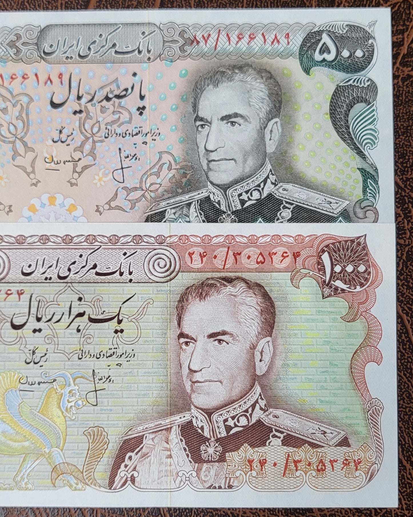 Set of 500 and 1000 Rial 1974 Pahlavi Persian note Uncirculated Gem P104 P 105 (Rare in this quality)