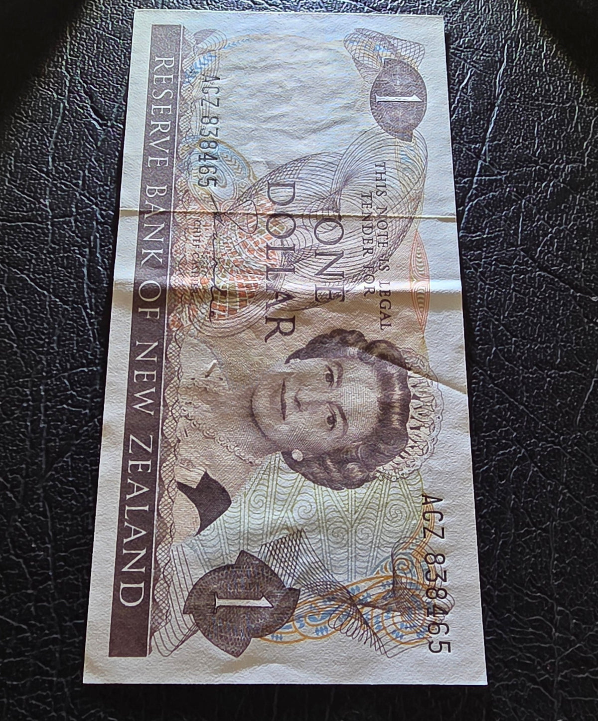 One Dollar 1981- 1985 New Zealand About Uncirculated UNC