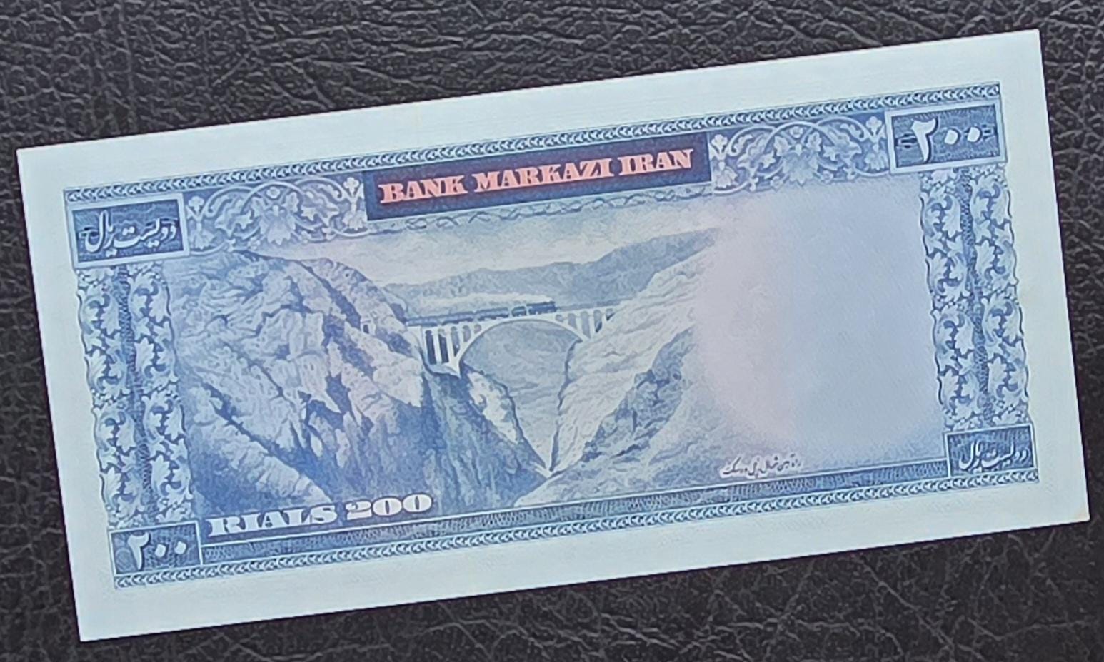 200 Rials 1965 Pahlavi Persian note Uncirculated UNC minor spot P 81