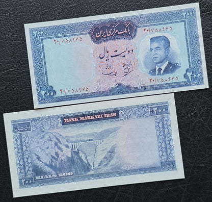200 Rials 1965 Pahlavi Persian note Uncirculated UNC minor spot P 81