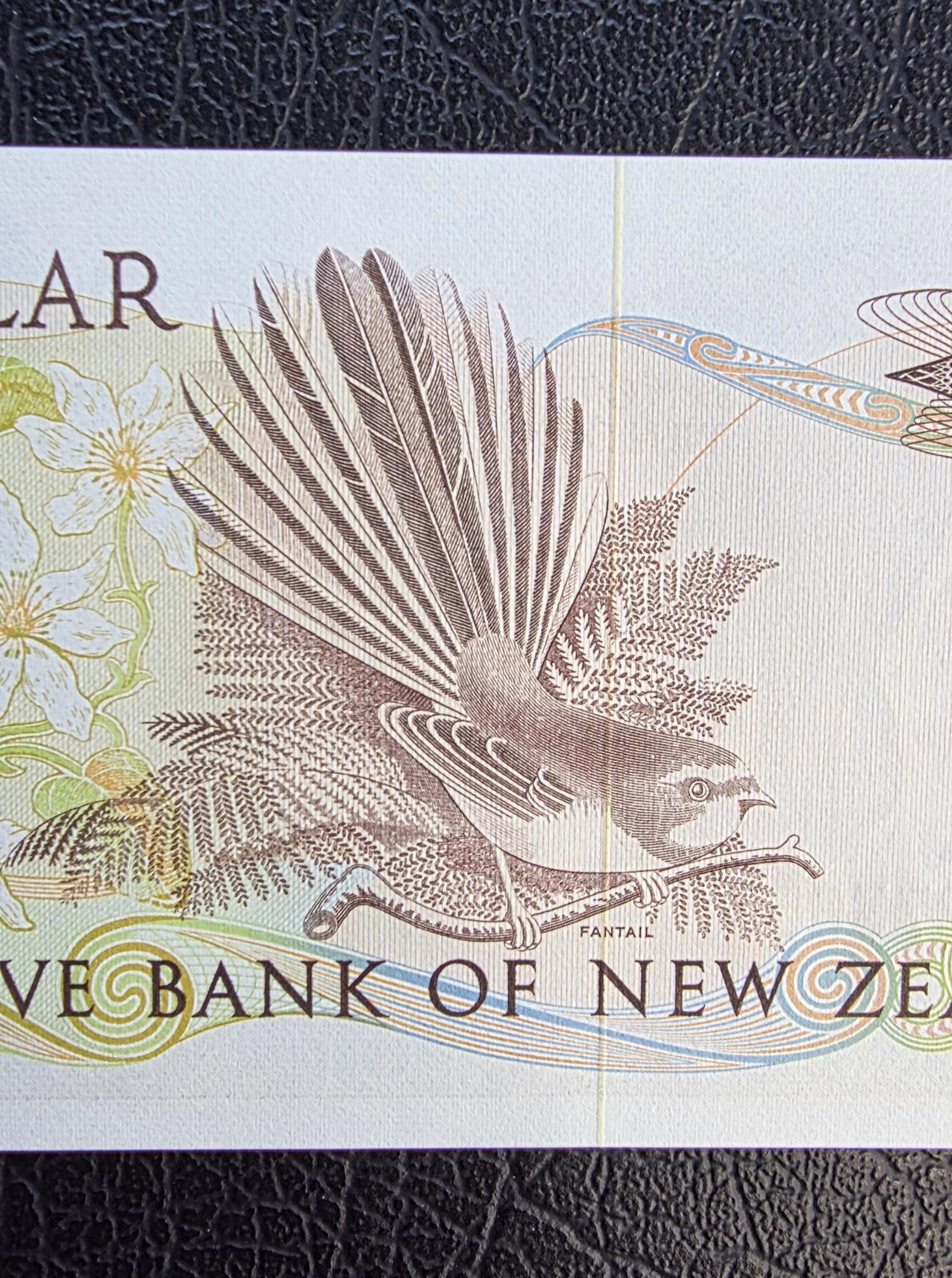 One Dollar 1981- 1985 Newzealand Gem Uncirculated UNC