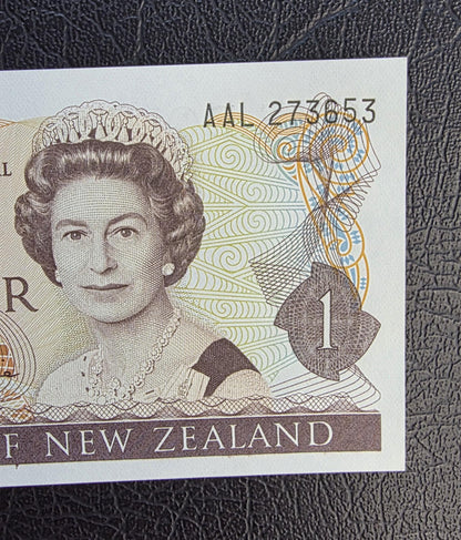 One Dollar 1981- 1985 Newzealand Gem Uncirculated UNC
