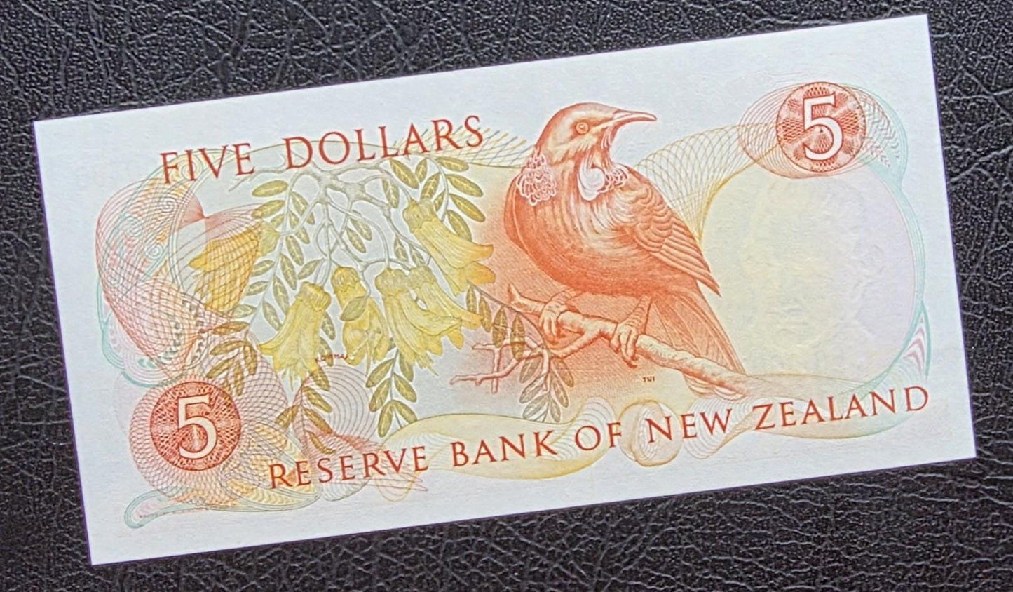 Five Dollar 1989- 1991 Newzealand Gem Uncirculated UNC (Low serial number)