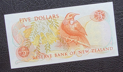 Five Dollar 1989- 1991 Newzealand Gem Uncirculated UNC (Low serial number)