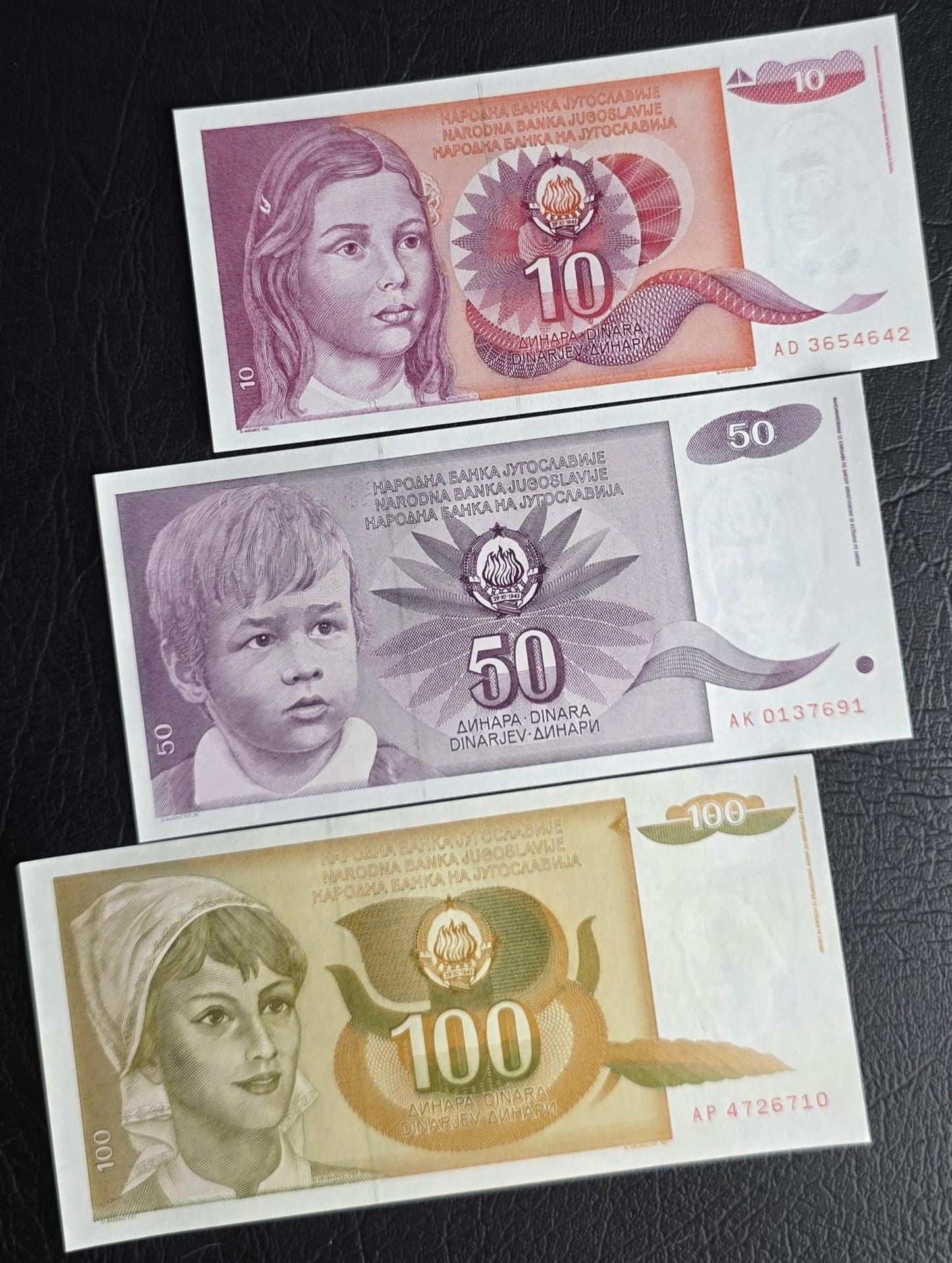 Set of 10, 50 and 100 Dinara 1990 Yugoslavia Uncirculated UNC (Three notes)