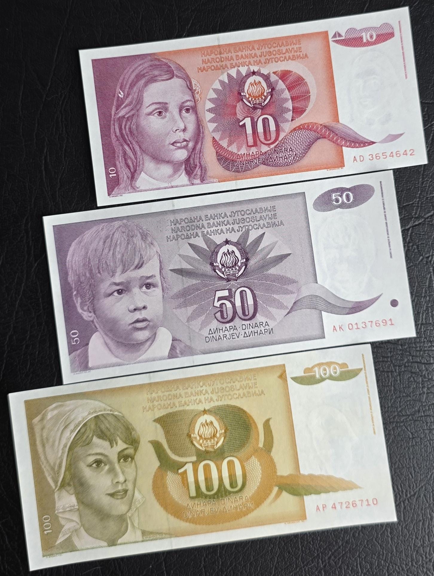 Set of 10, 50 and 100 Dinara 1990 Yugoslavia Uncirculated UNC (Three notes)