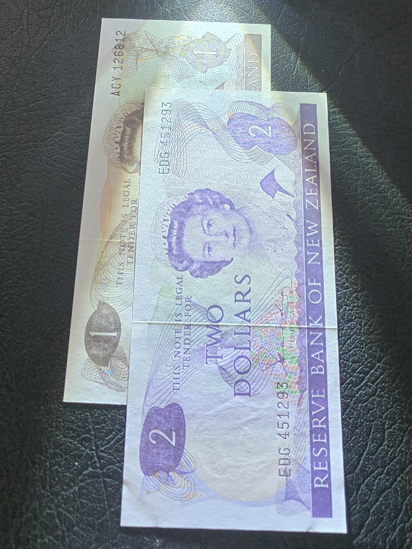 Set of 1 and 2 Dollars 1981- 1992 Newzealand Uncirculated UNC (2 notes)