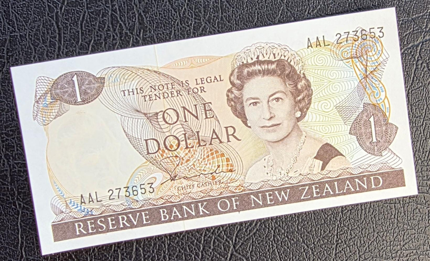 One Dollar 1981- 1985 Newzealand Gem Uncirculated UNC