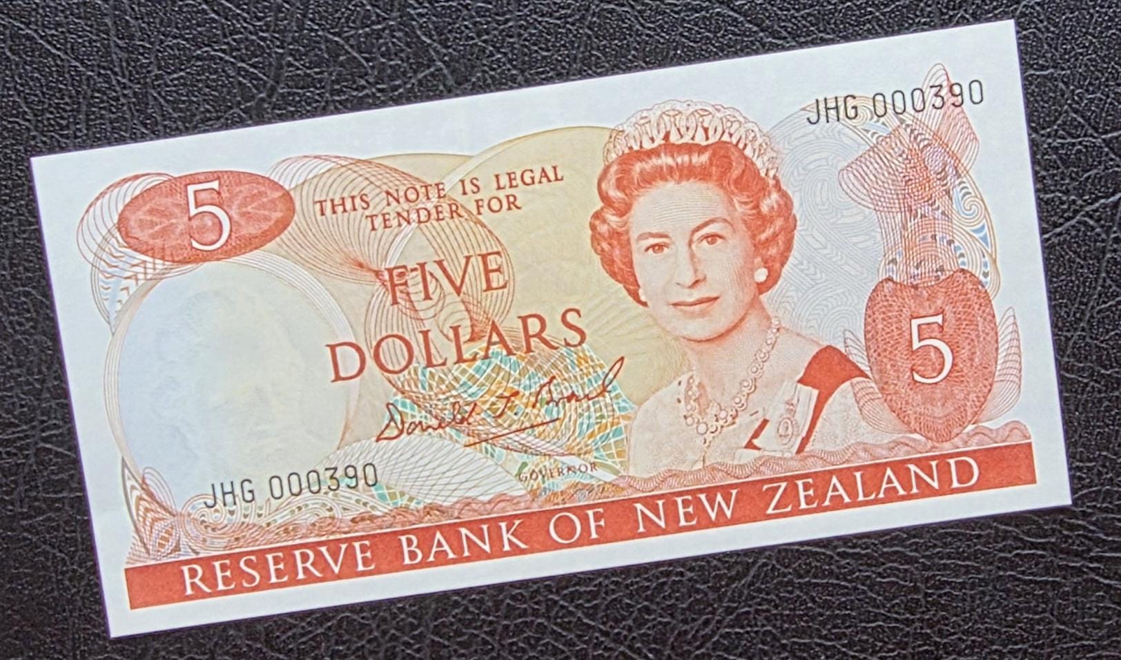Five Dollar 1989- 1991 Newzealand Gem Uncirculated UNC (Low serial number)