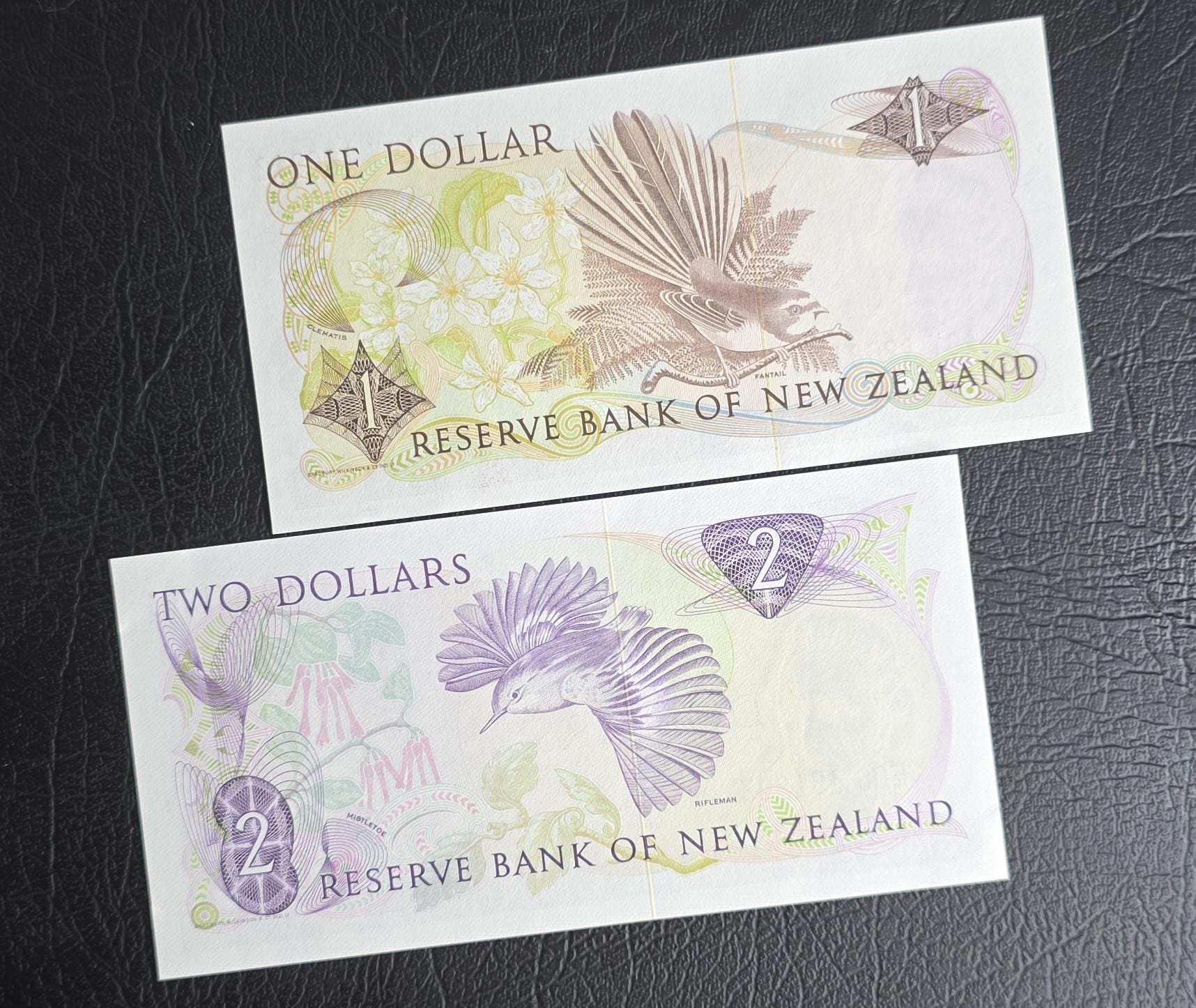 Set of 1 and 2 Dollars 1981- 1992 Newzealand Uncirculated UNC (2 notes)