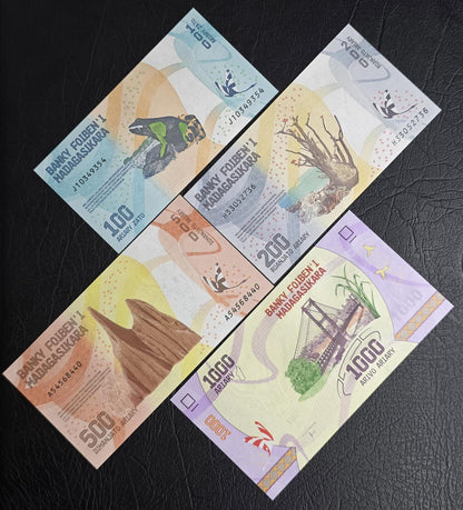 Set of 100, 200, 500 and 1000 Ariary 2017 Madagascar Gem Uncirculated UNC (4 notes)