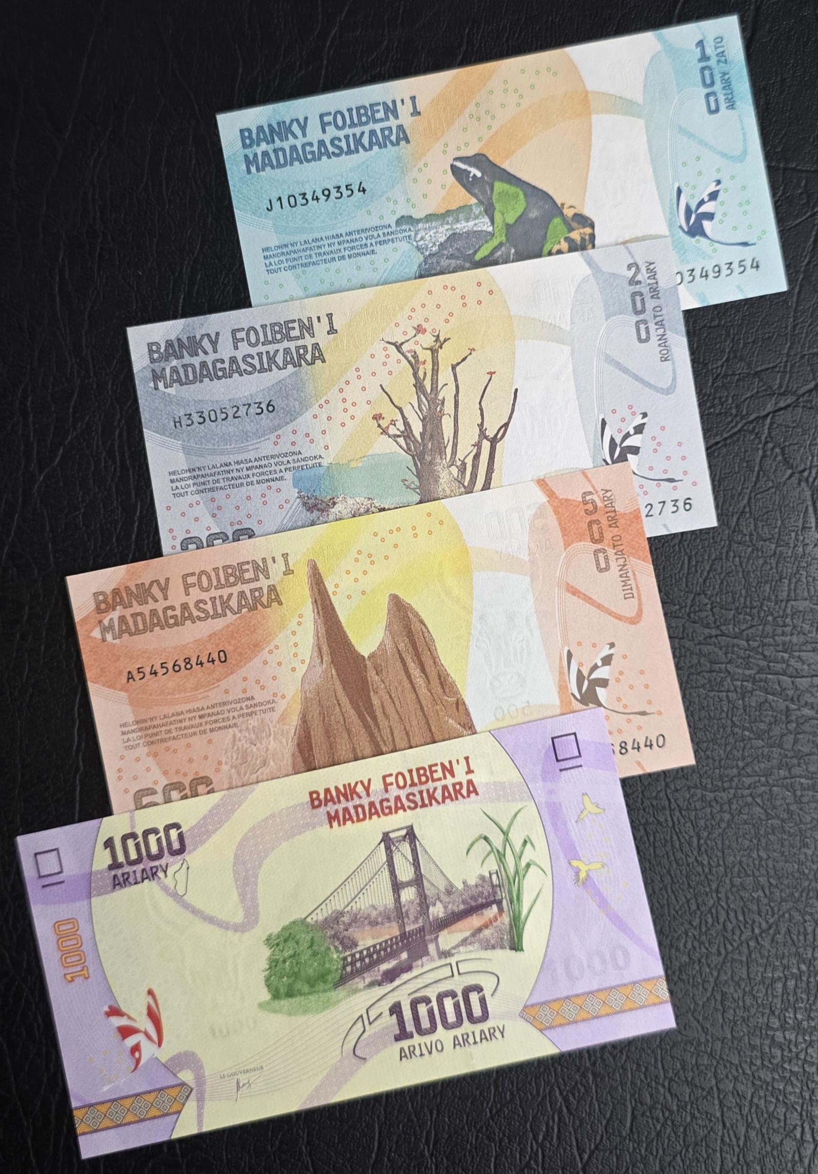 Set of 100, 200, 500 and 1000 Ariary 2017 Madagascar Gem Uncirculated UNC (4 notes)