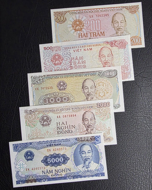 Set of 200, 500, 1000, 2000 and 5000 Dong 1980s Vietnam Uncirculated UNC (5 notes)