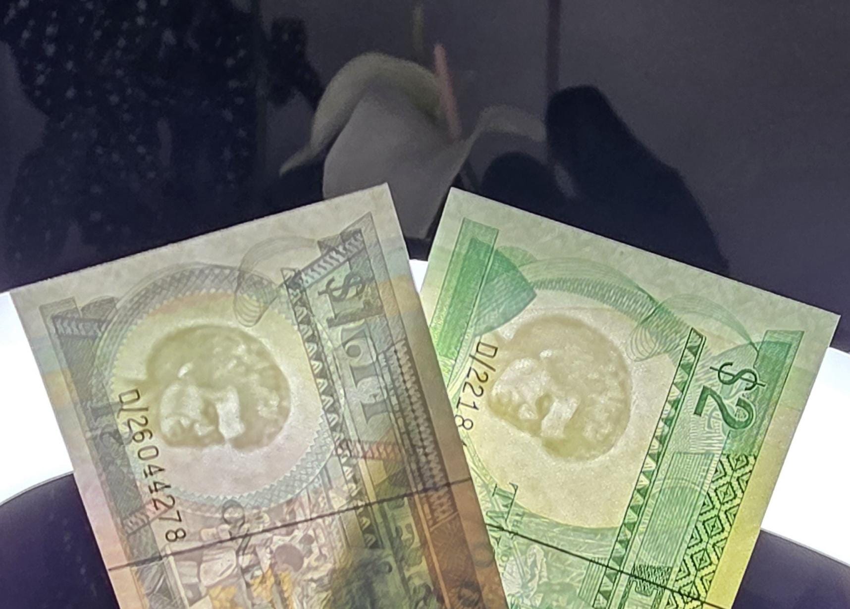 Set of 1 and 2 Dollar (s) 1993- 1995 Fiji Uncirculated UNC (two notes)