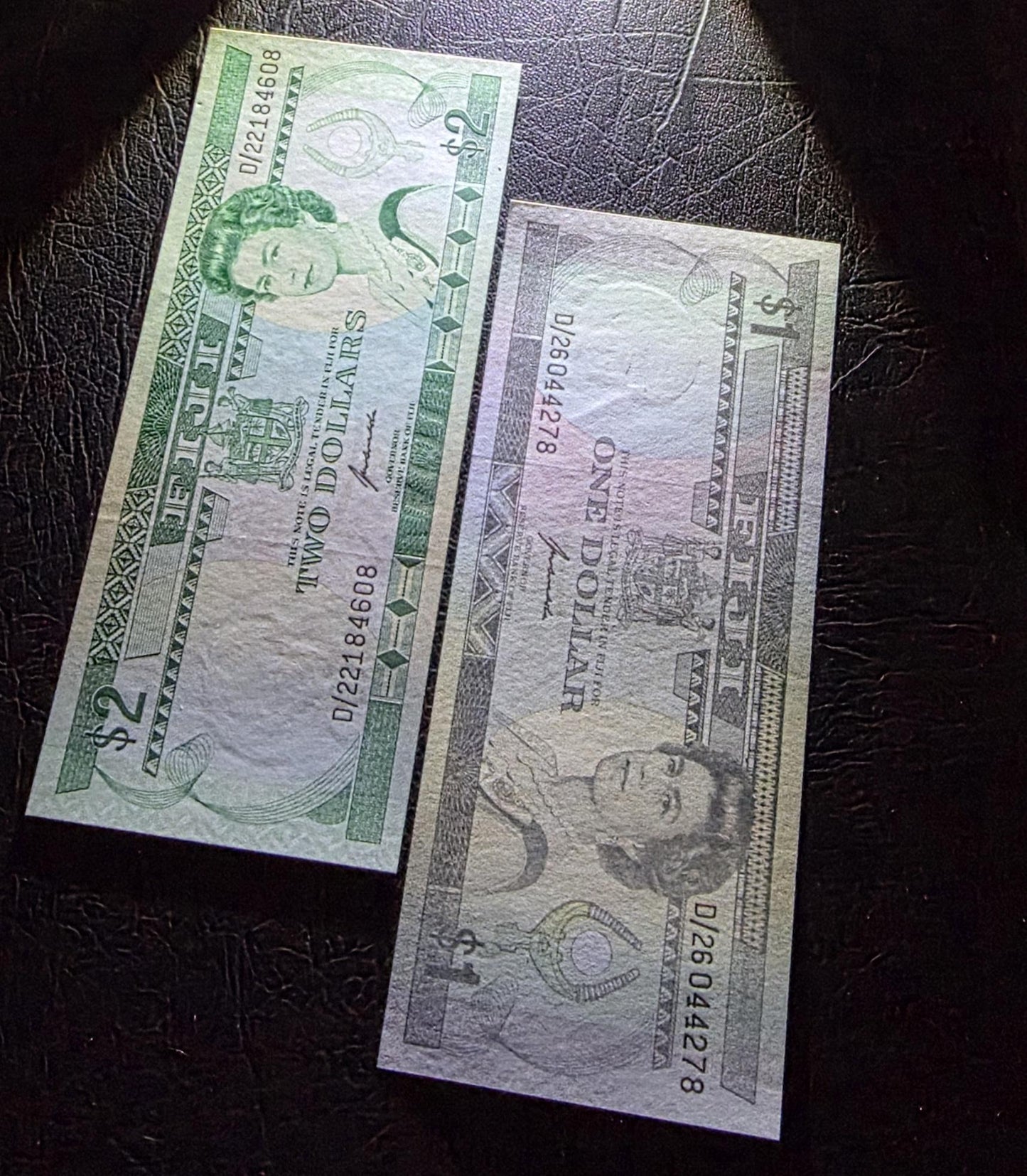 Set of 1 and 2 Dollar (s) 1993- 1995 Fiji Uncirculated UNC (two notes)