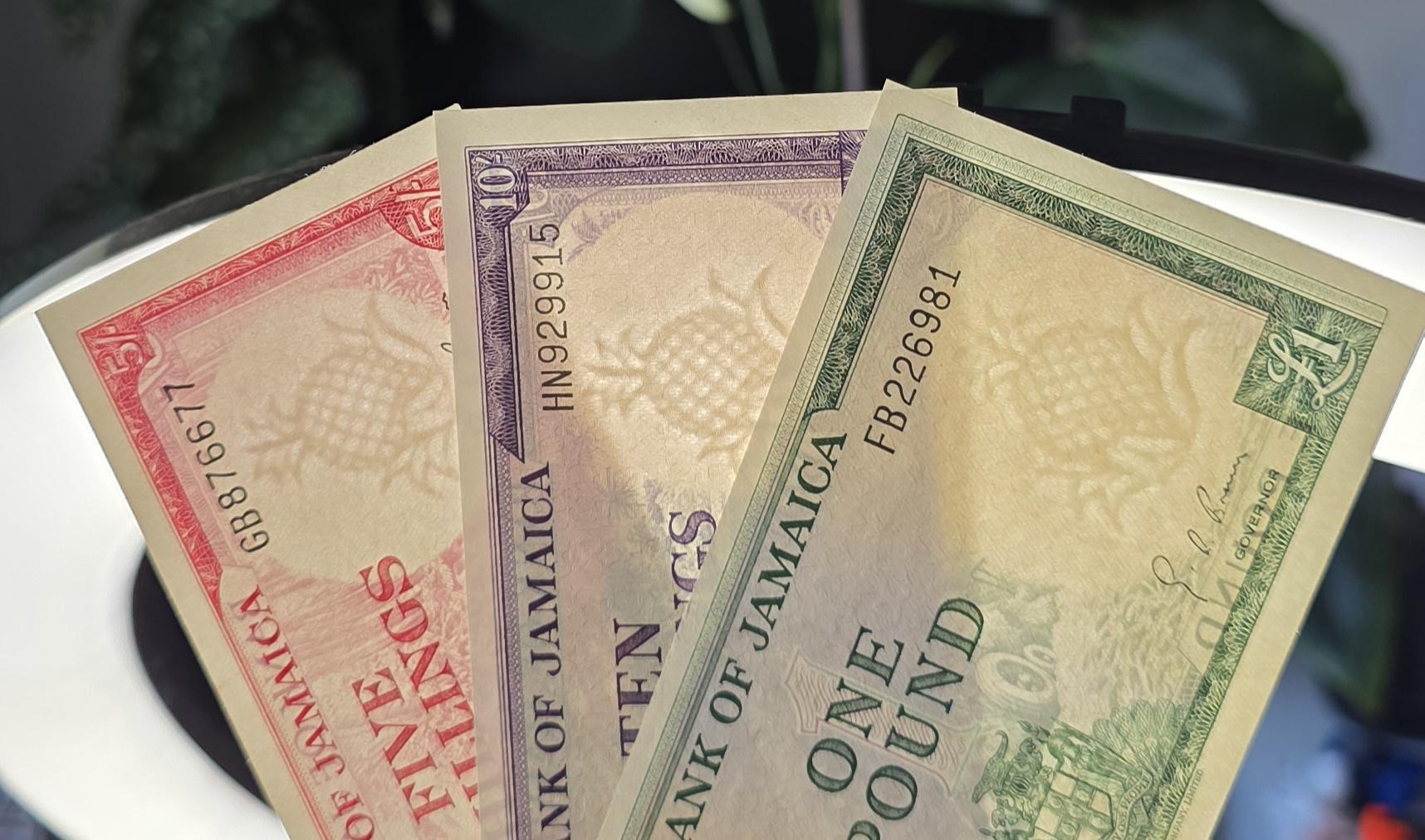 Set of 5, 10 and One (Shillings/ Pound) 1960s Pineapple Jamaica About Uncirculated AUNC Rare (Three notes)