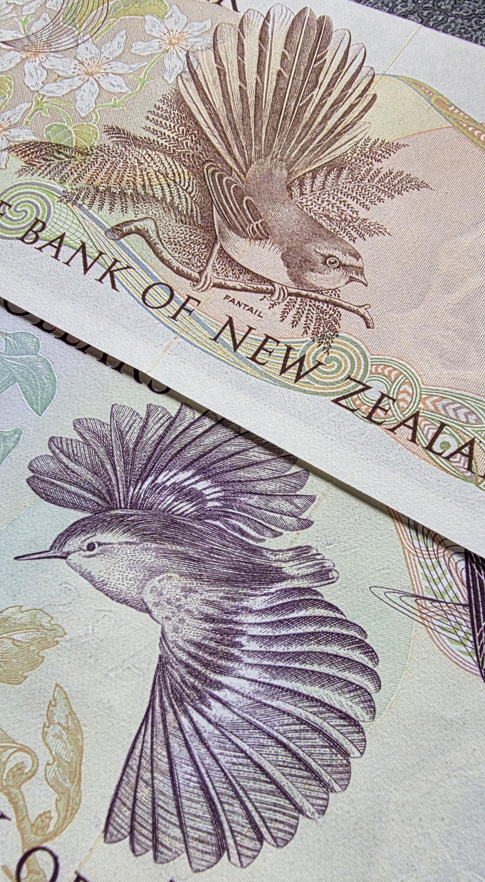 Set of 1 and 2 Dollars 1977- 1981 New Zealand STAR notes Uncirculated UNC (2 notes)