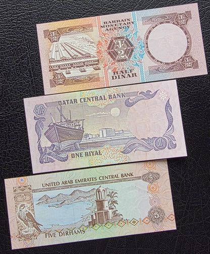 Set of 1/2 Dinar 1973, 1 Rials 1996 and 5 Dirham 1982 Gulf Countries Bahrain, Qatar and Emirtes Gem Uncirculated UNC (Three notes)
