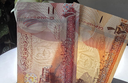 Set of 1/2 and 1 Dinar 2006 Bahrain notes Uncirculated UNC (two notes)