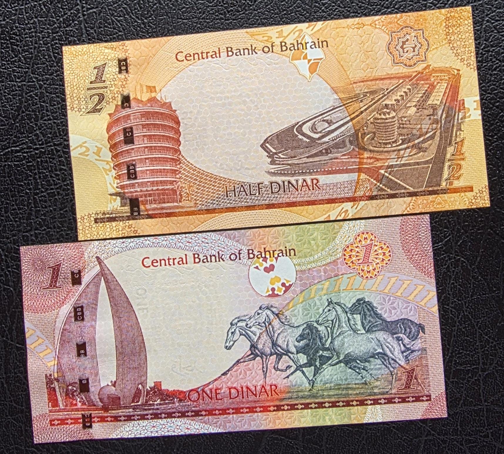 Set of 1/2 and 1 Dinar 2006 Bahrain notes Uncirculated UNC (two notes)