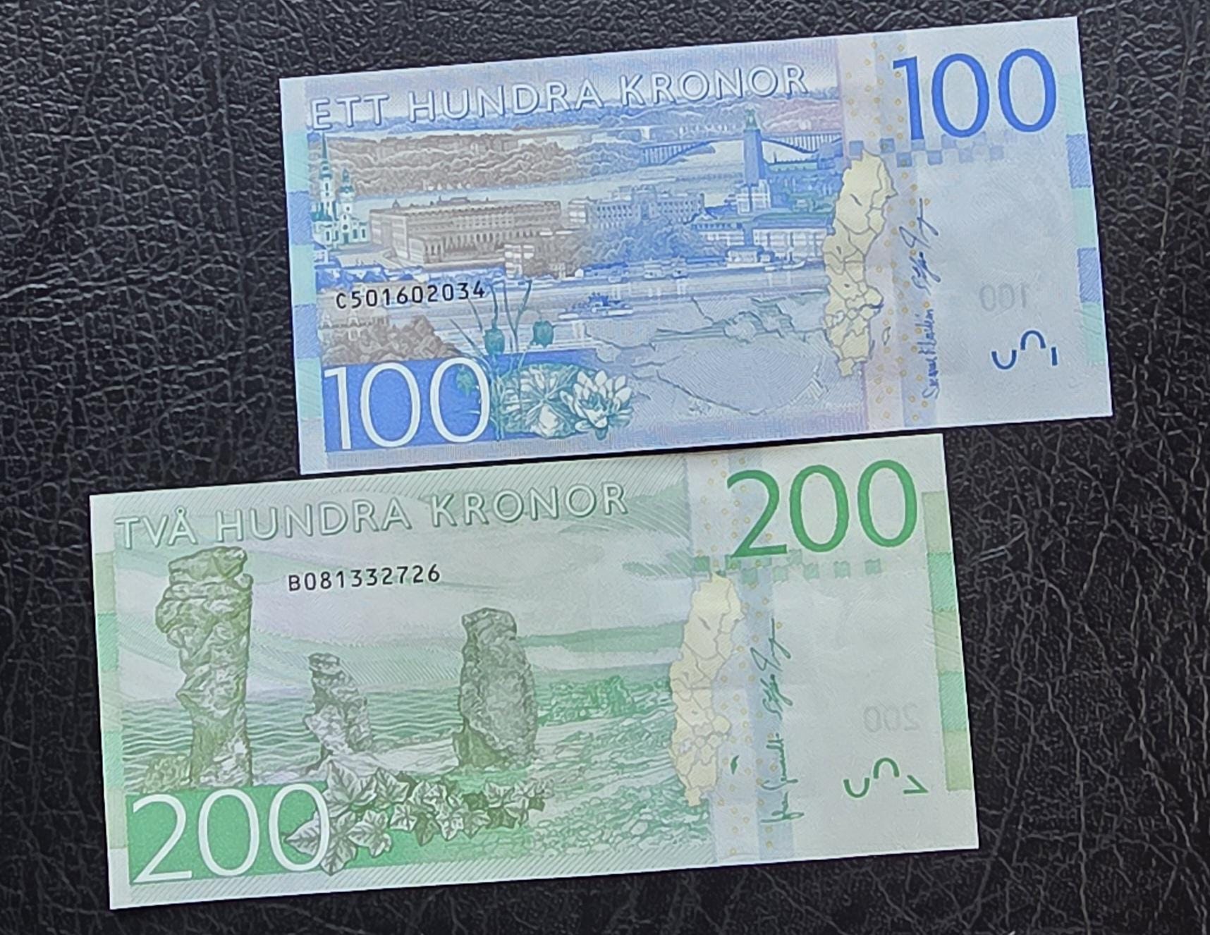 Set of 100 and 200 Kroner 2015- 2016 Sweden notes Gem Uncirculated UNC (two notes)