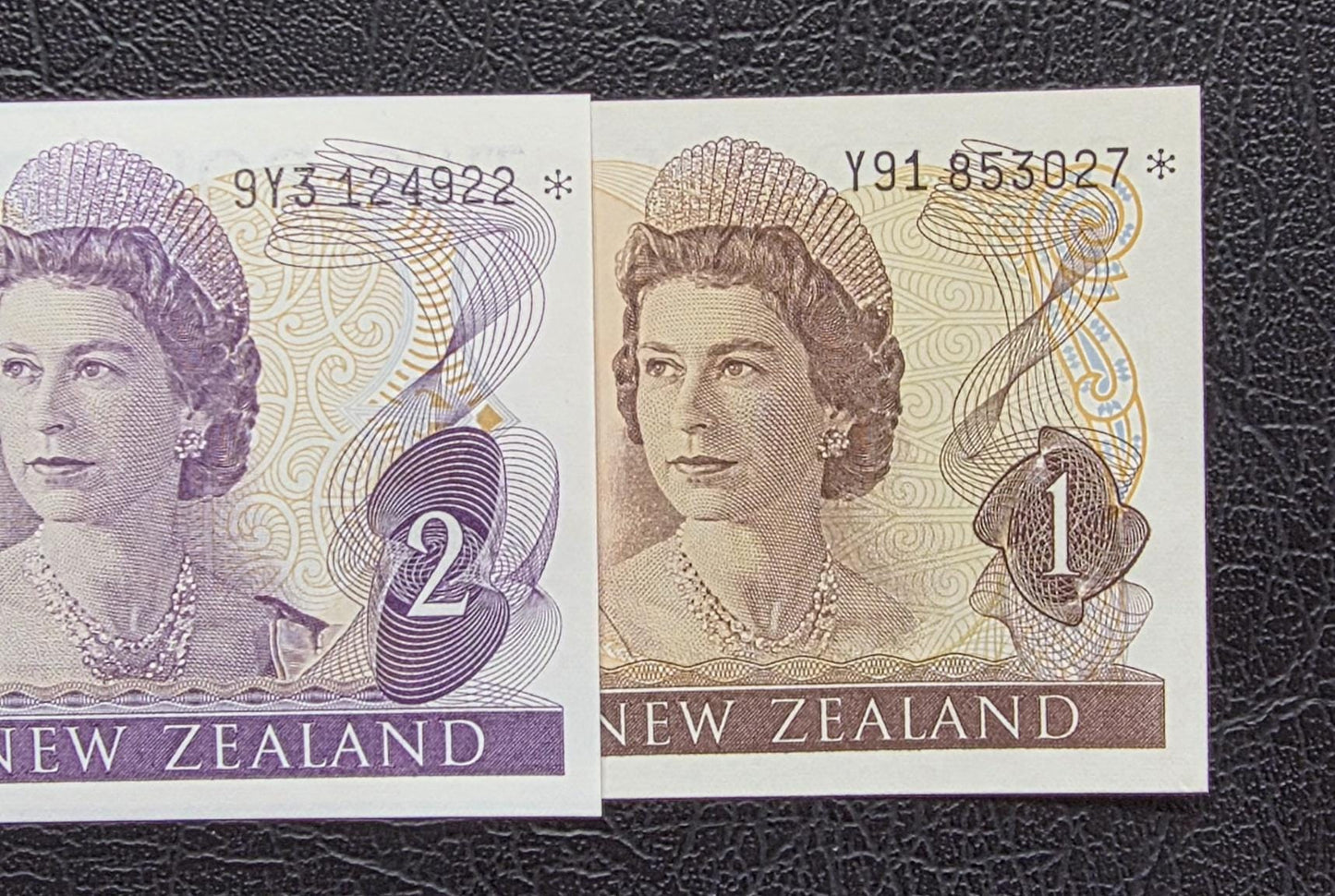 Set of 1 and 2 Dollars 1977- 1981 New Zealand STAR notes Uncirculated UNC (2 notes)