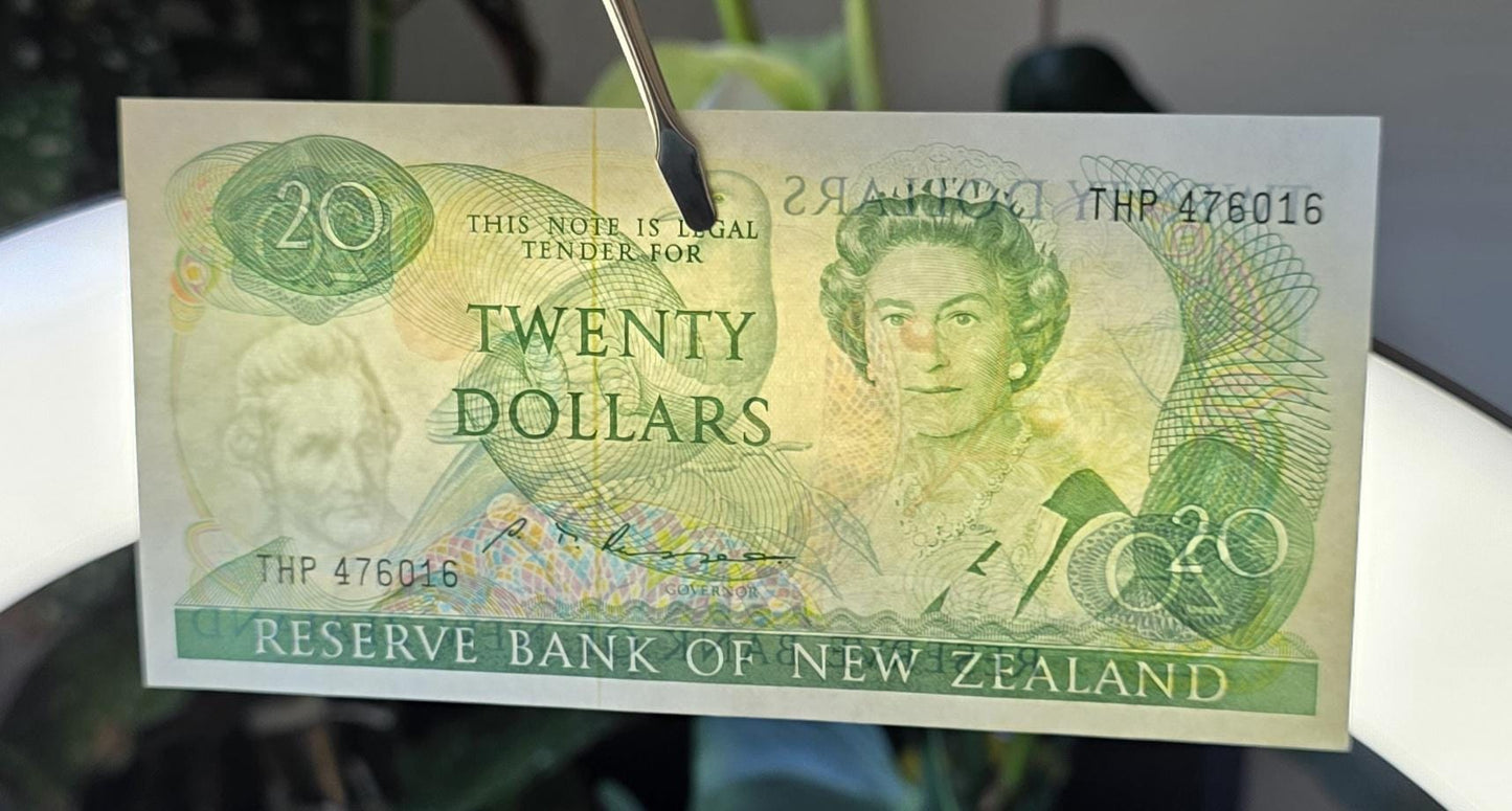 20 Dollars 1985- 1989 Newzealand Uncirculated UNC (rare)
