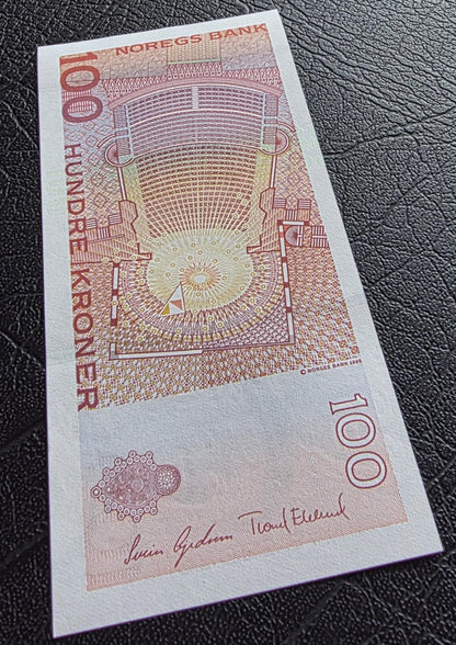 Set of 10 and 100 Kroner 1982- 2010 Norway notes Gem Uncirculated UNC (two notes)