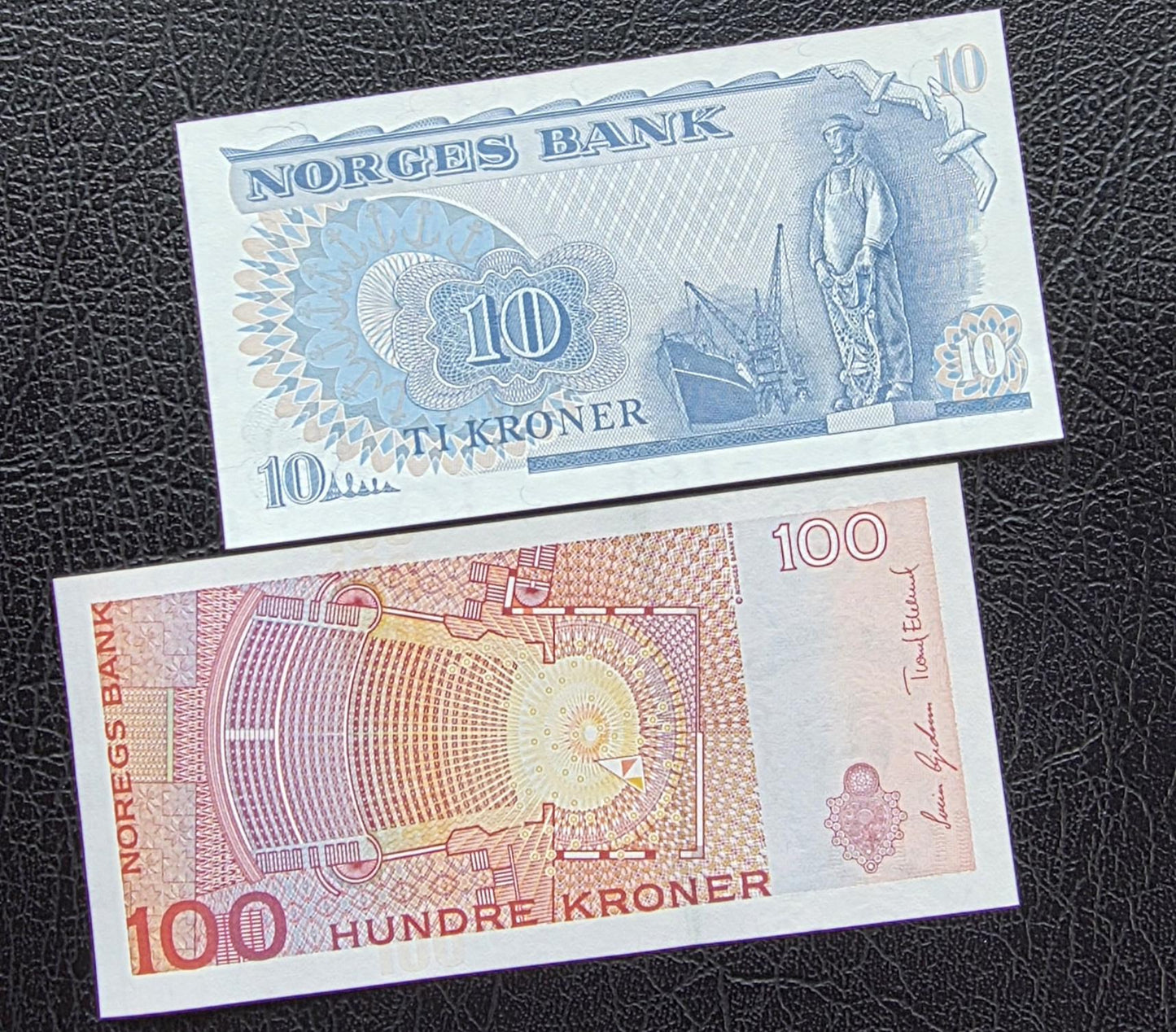 Set of 10 and 100 Kroner 1982- 2010 Norway notes Gem Uncirculated UNC (two notes)