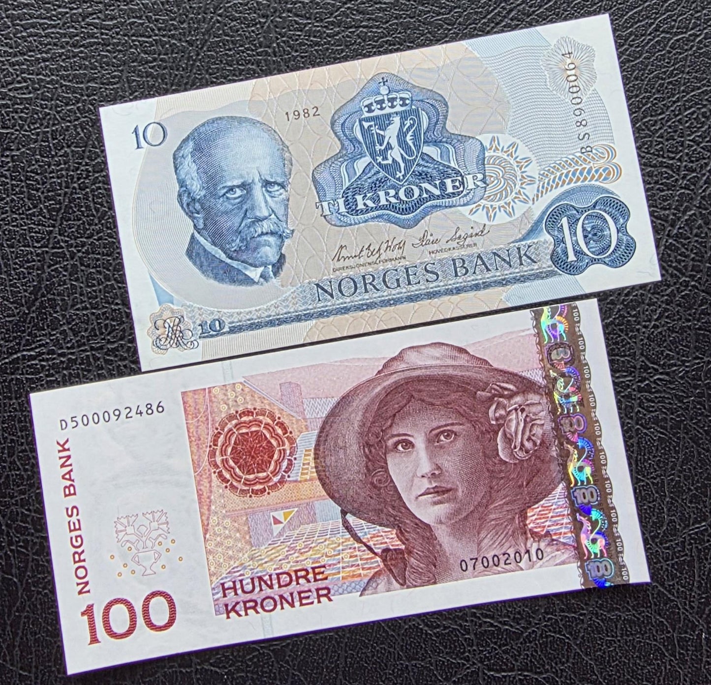 Set of 10 and 100 Kroner 1982- 2010 Norway notes Gem Uncirculated UNC (two notes)