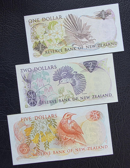 Set of 1, 2 and 5 Dollars 1981- 1985 New Zealand About Uncirculated AUNC (Three notes)
