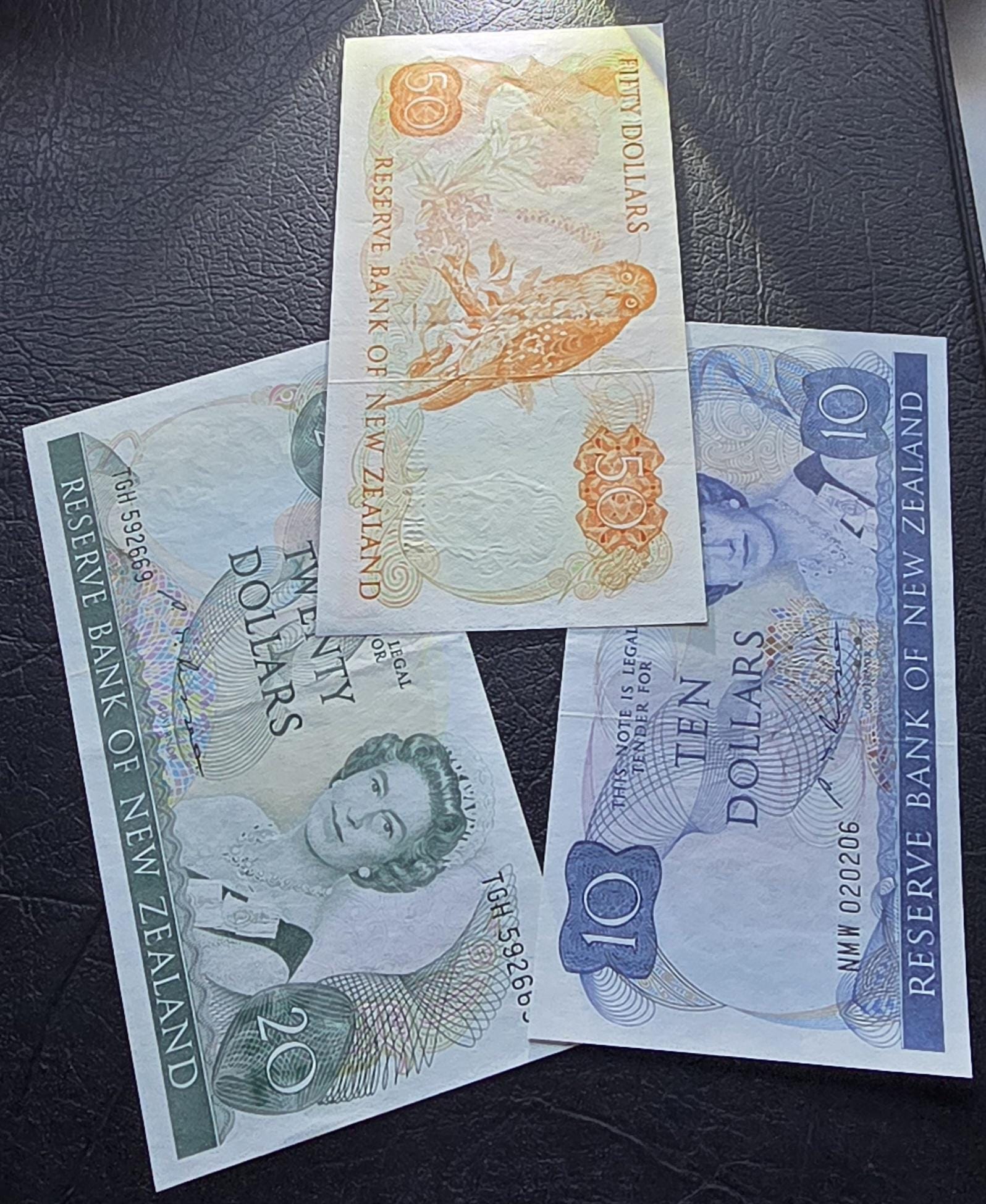 Set of 10, 20 and 50 Dollars 1980s New Zealand About Uncirculated AUNC (Three notes)
