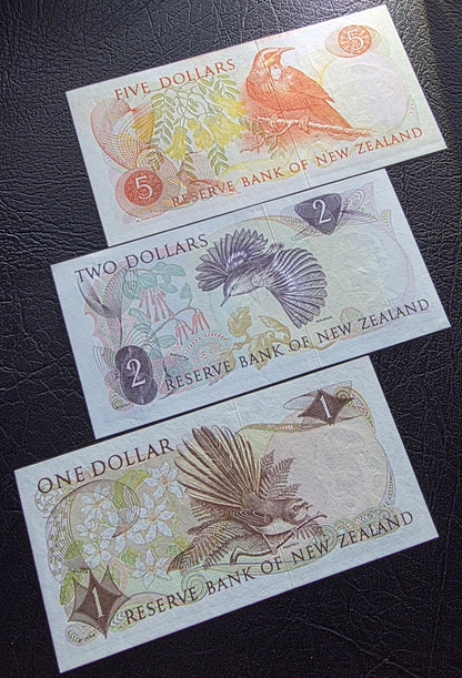 Set of 1, 2 and 5 Dollars 1970- 1980 New Zealand About Uncirculated AUNC (Three notes)