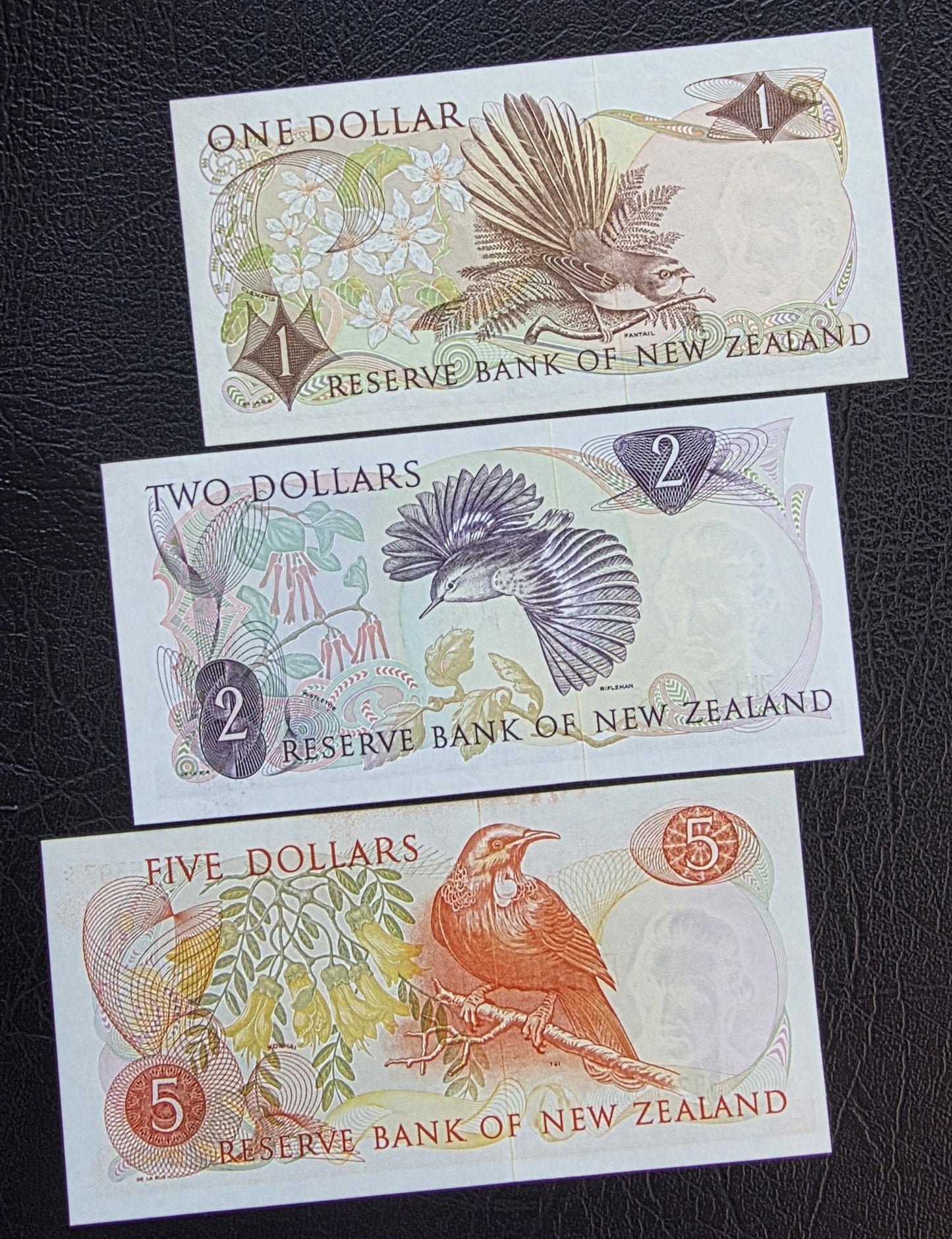 Set of 1, 2 and 5 Dollars 1970- 1980 New Zealand About Uncirculated AUNC (Three notes)