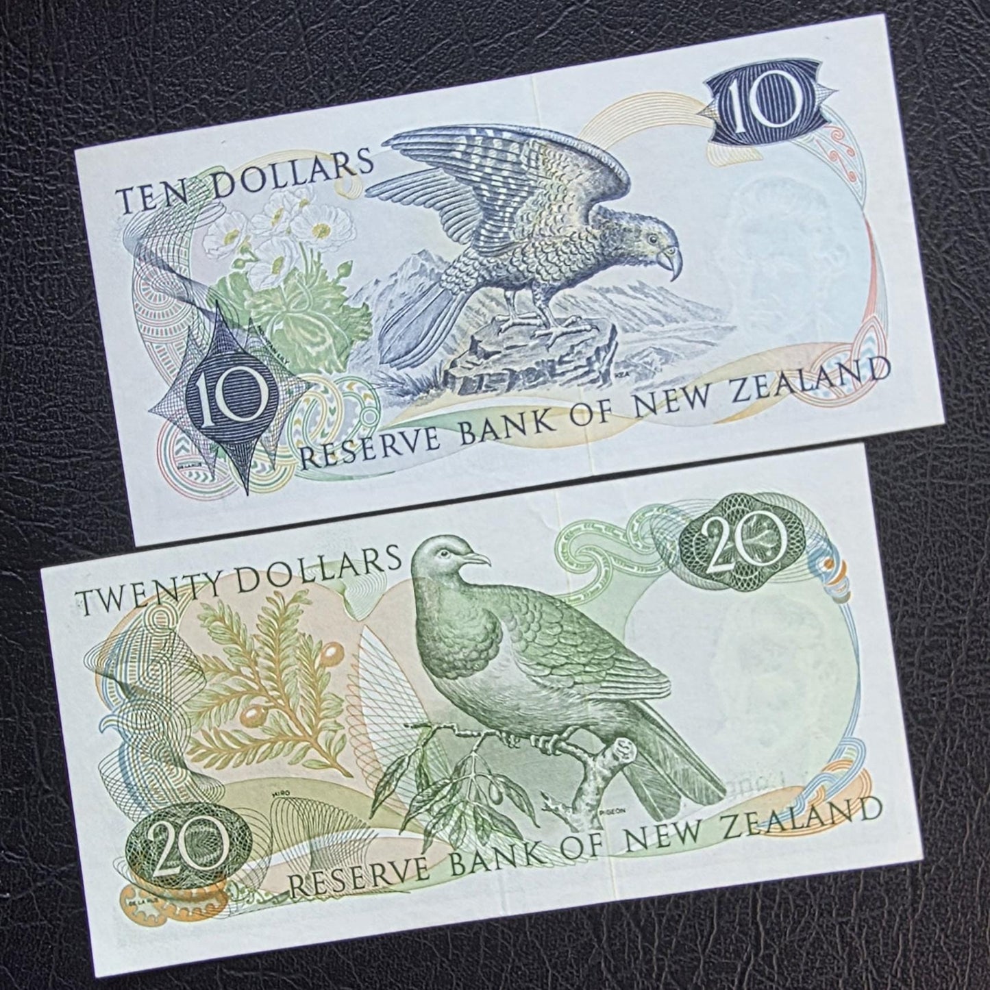 Set of 10 and 20 Dollars 1970- 1980 New Zealand About Uncirculated AUNC (two notes)
