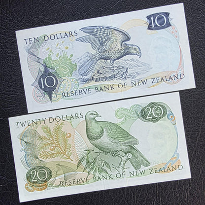 Set of 10 and 20 Dollars 1970- 1980 New Zealand About Uncirculated AUNC (two notes)