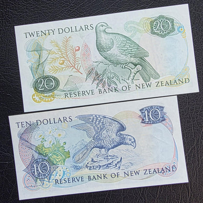 Set of 10 and 20 Dollars 1980s New Zealand About Uncirculated AUNC (two notes)