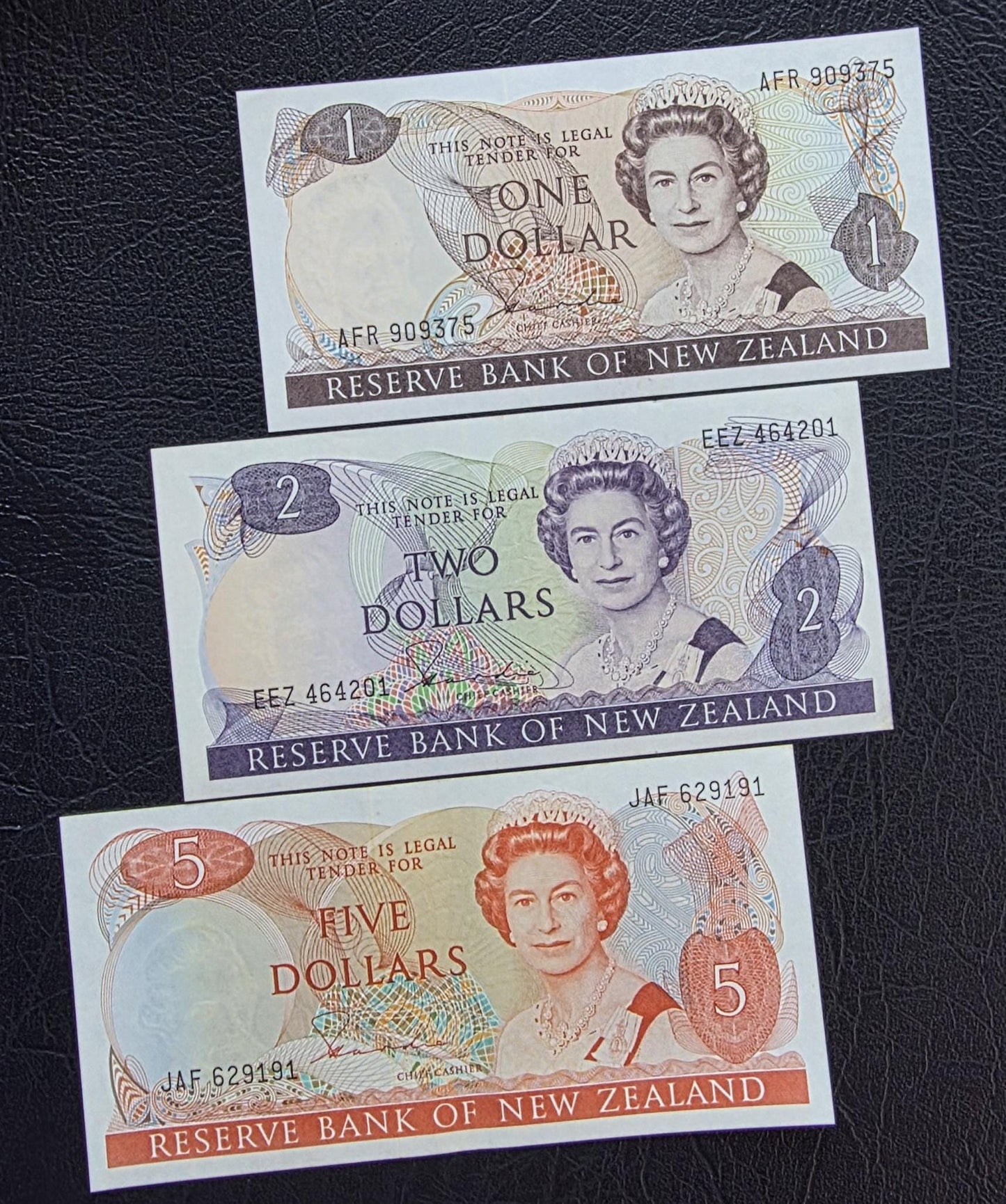 Set of 1, 2 and 5 Dollars 1981- 1985 New Zealand About Uncirculated AUNC (Three notes)