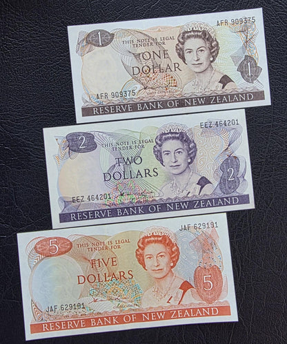 Set of 1, 2 and 5 Dollars 1981- 1985 New Zealand About Uncirculated AUNC (Three notes)
