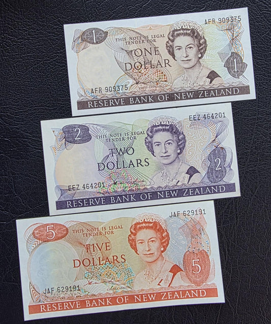 Set of 1, 2 and 5 Dollars 1981- 1985 New Zealand About Uncirculated AUNC (Three notes)