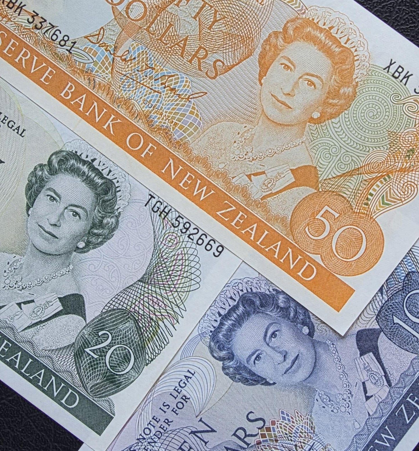 Set of 10, 20 and 50 Dollars 1980s New Zealand About Uncirculated AUNC (Three notes)