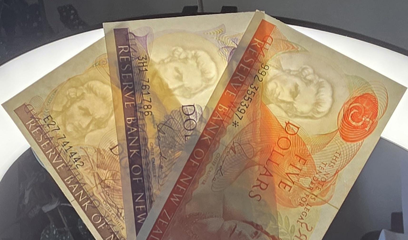 Set of 1, 2 and 5 Dollars 1970- 1980 New Zealand About Uncirculated AUNC (Three notes)