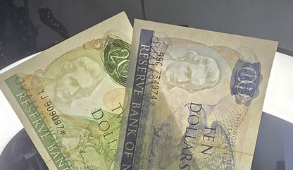 Set of 10 and 20 Dollars 1970- 1980 New Zealand About Uncirculated AUNC (two notes)