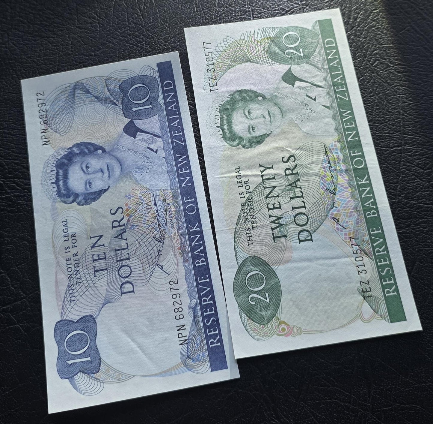 Set of 10 and 20 Dollars 1980s New Zealand About Uncirculated AUNC (two notes)