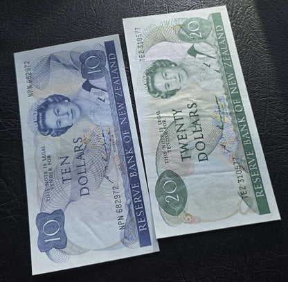 Set of 10 and 20 Dollars 1980s New Zealand About Uncirculated AUNC (two notes)