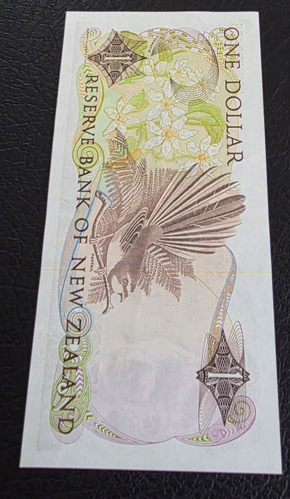One Dollar 1981- 1985 New Zealand About Uncirculated UNC